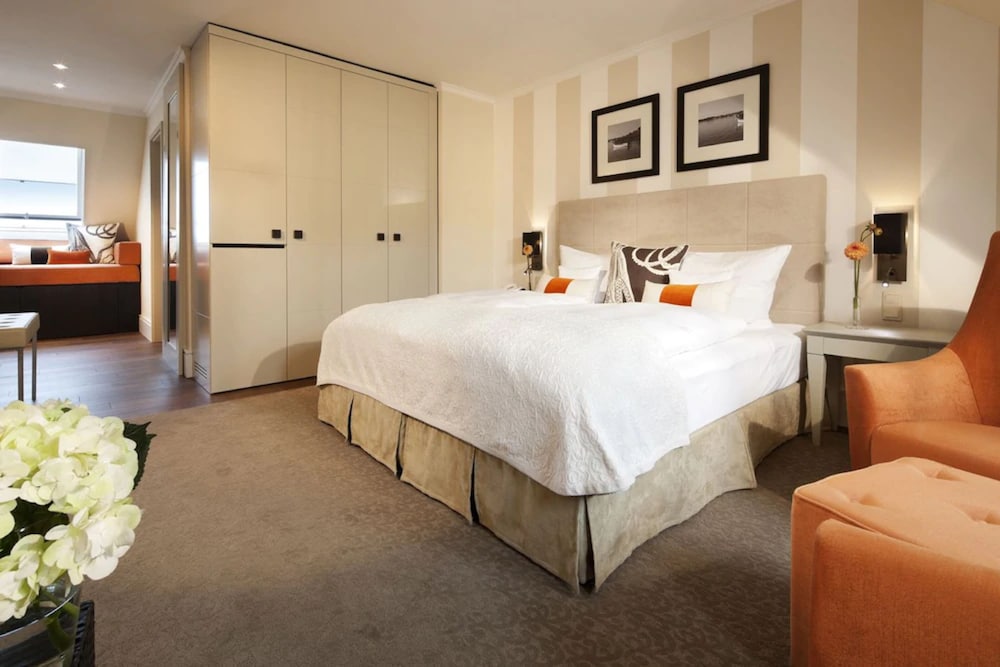 Comfort Room (Street view)