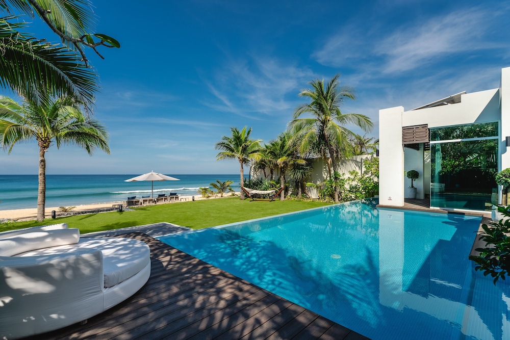 4 Bedroom Beachfront Villa - Photo 11
