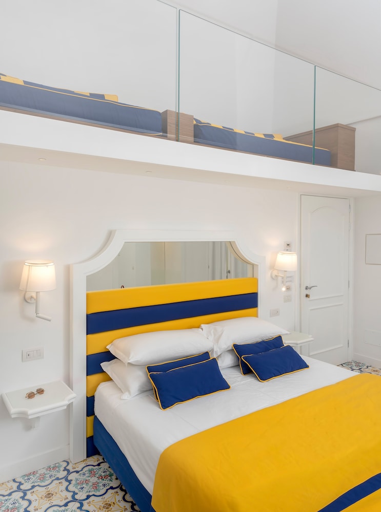 Deluxe Quadruple Room, Poolside