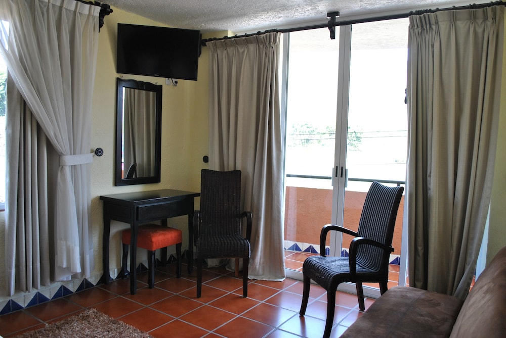 Traditional Room, 1 King Bed photo 2