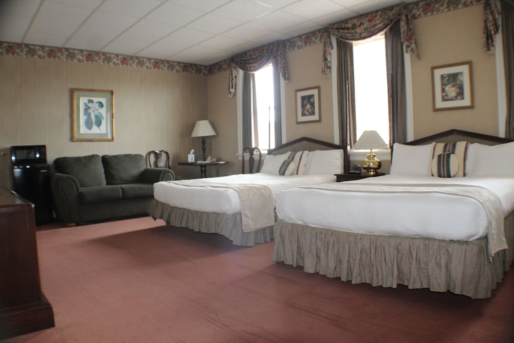 Deluxe Room, 2 Queen Beds photo 2