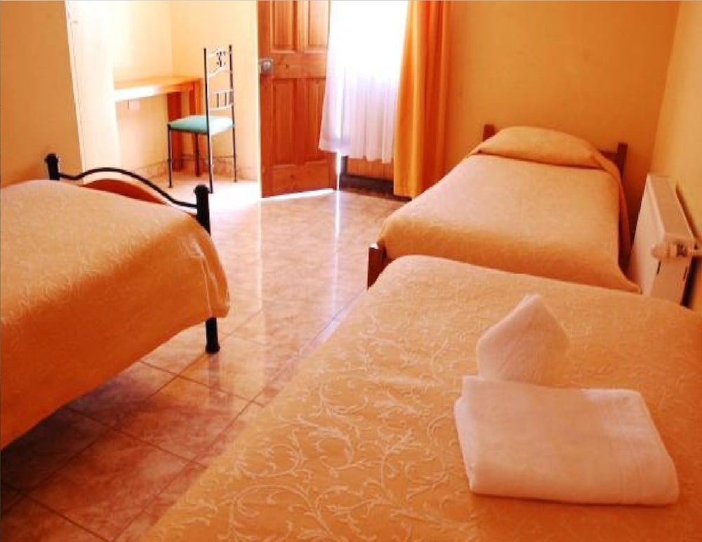 Standard Triple Room, 3 Twin Beds, Non Smoking photo 2