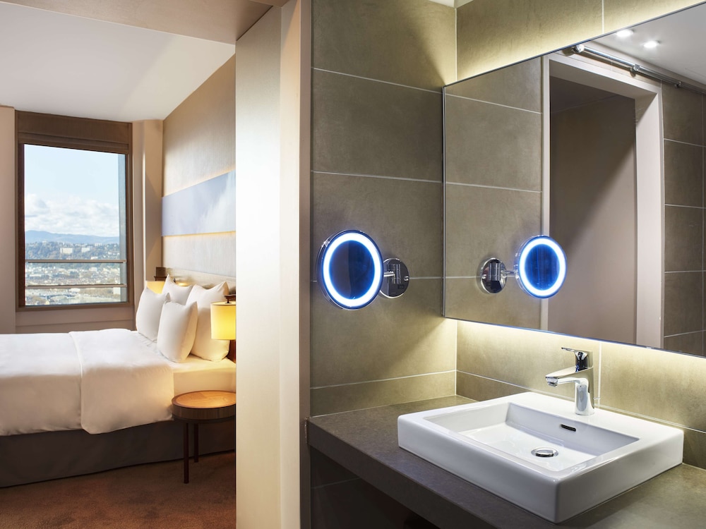 Junior Suite (Panoramic View) - Photo 12