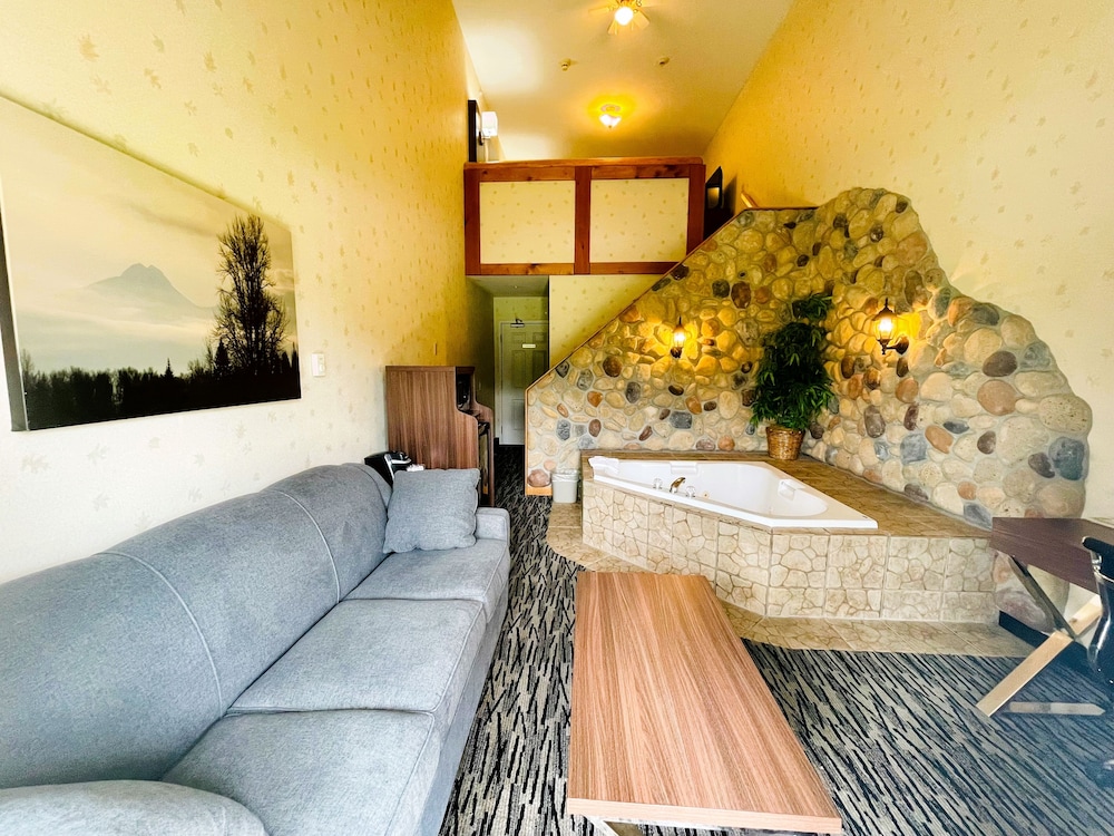 Suite (Jacuzzi) No Pets - Photo 1