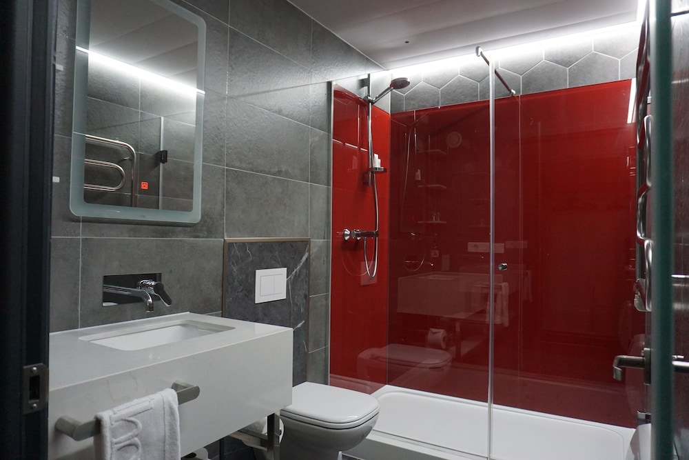 Standard Double or Twin Room - Photo 16