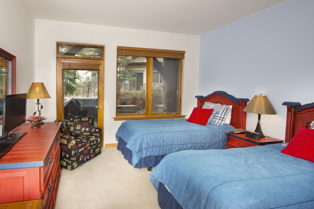 Condo, 2 Bedrooms