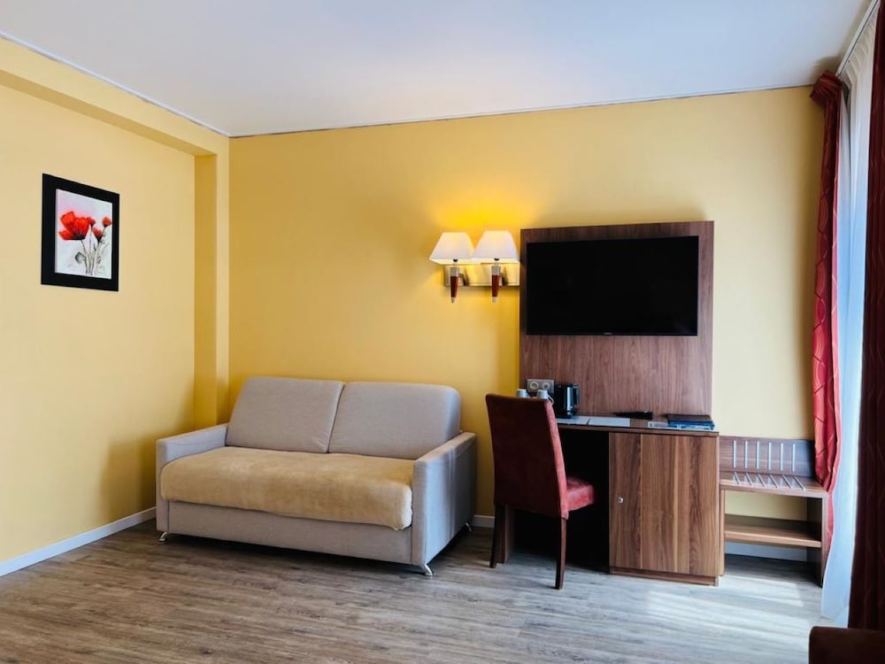 Deluxe Double Room, Balcony (Monaco) - Photo 2