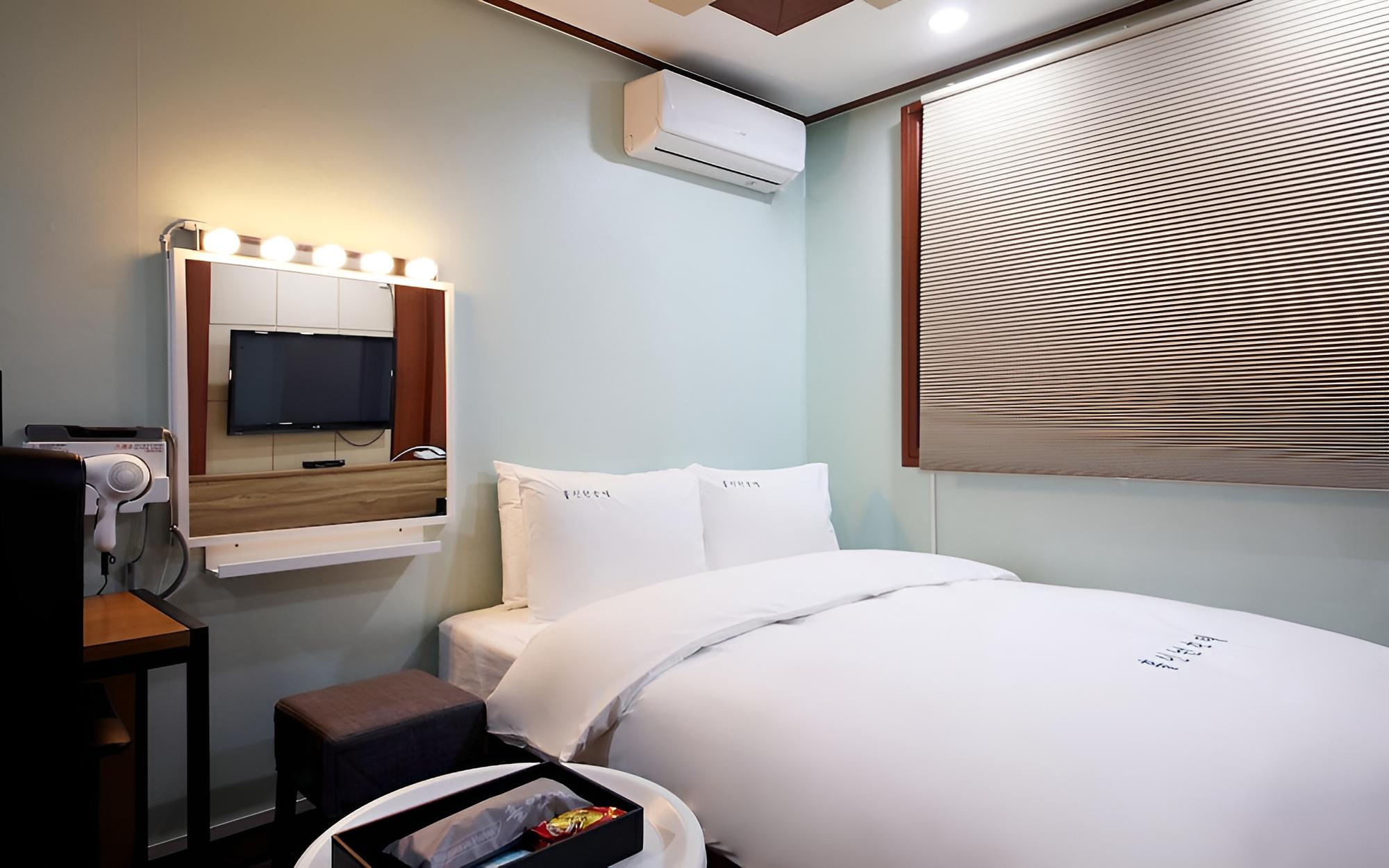 Room (Couple PC (walk-in only)) - Photo 2
