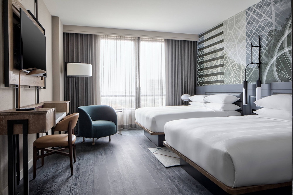 Club Room, 2 Queen Beds, City View - Photo 1