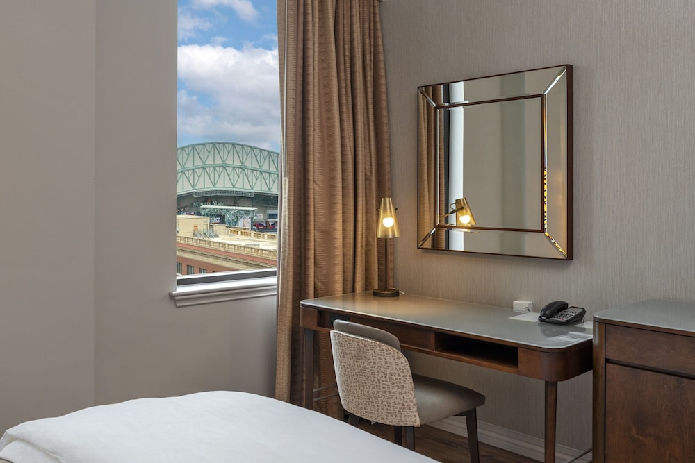Traditional Room, 2 Queen Beds - Photo 5