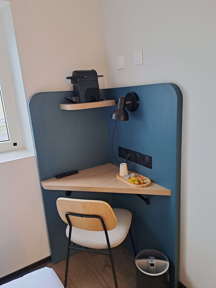 Standard Room, 1 Double Bed, Non Smoking - Photo 3