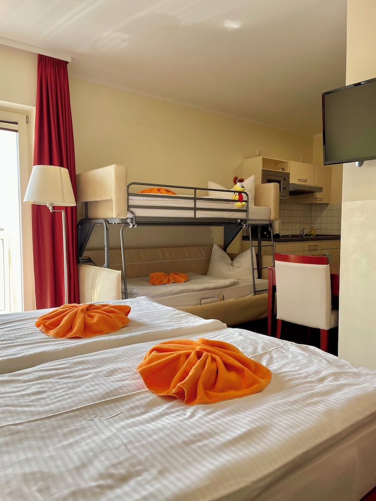 Family Studio, Multiple Beds, Non Smoking, Kitchen photo 1