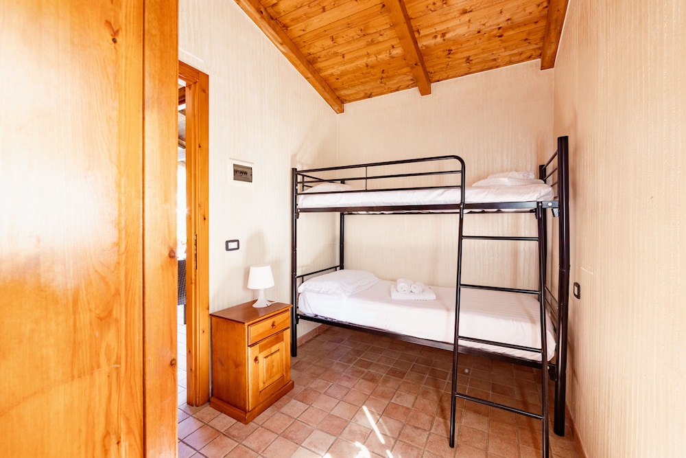 Classic Bungalow, 2 Bedrooms, Private Bathroom photo 3