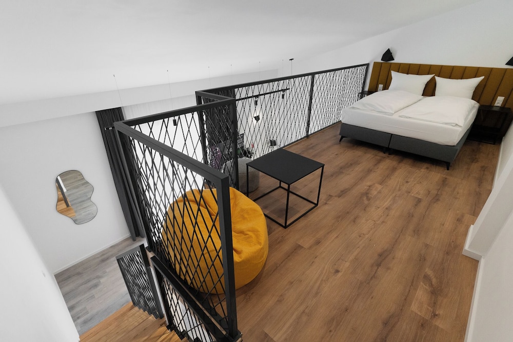 Junior Suite, Jetted Tub - Photo 3