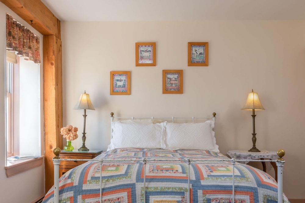 Standard Double Room, 1 Double Bed, Private Bathroom (Bathroom Across Hall) photo 2