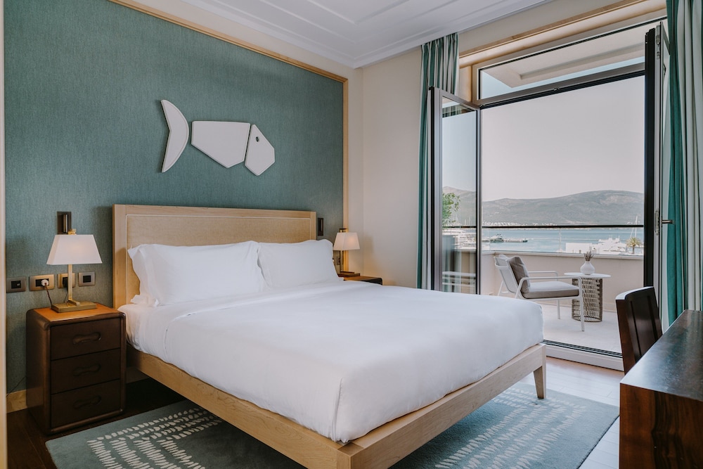 Classic Room, 1 King Bed, Balcony, Sea View