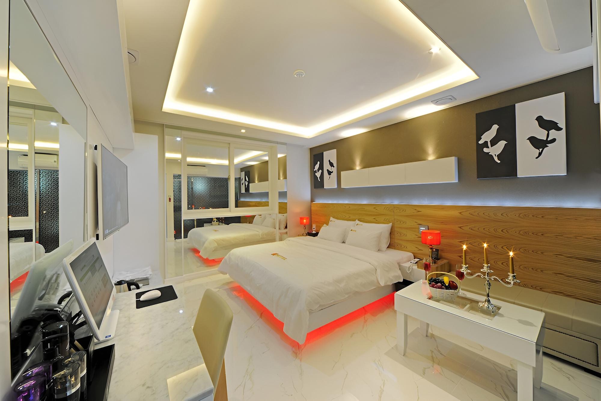 Room (Standard Room) - Photo 9