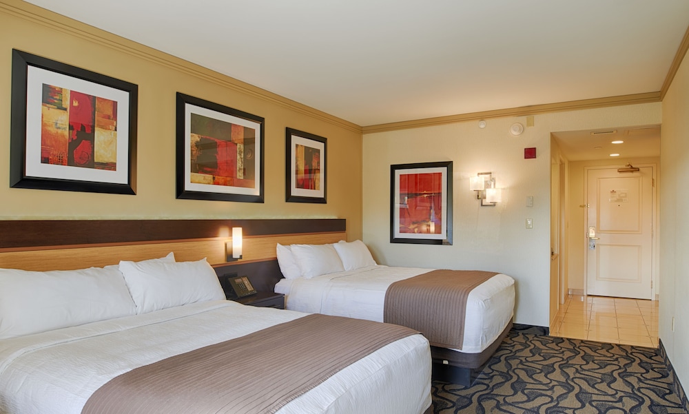 Luxury Room, 2 Queen Beds, Smoking photo 1