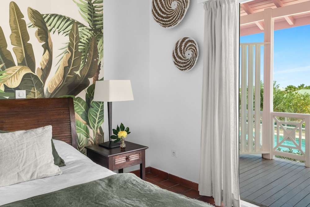 Deluxe Room - Photo 17