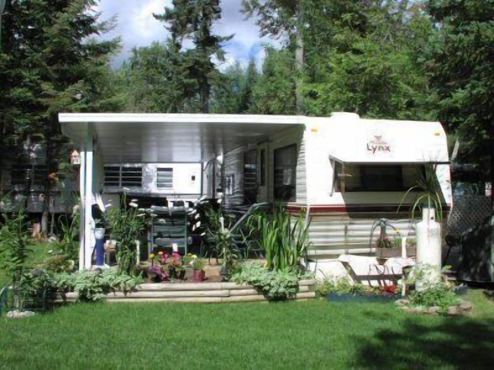 Trailer, 2 Bedrooms, Kitchenette photo 2