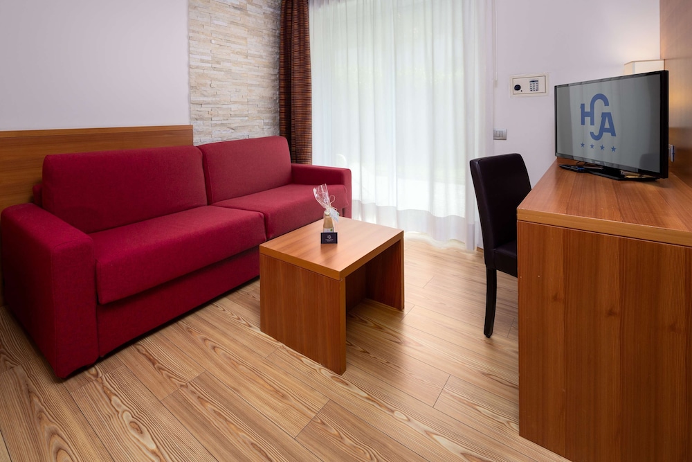 Junior Room, 1 King Bed with Sofa bed (Spa access) - Photo 10