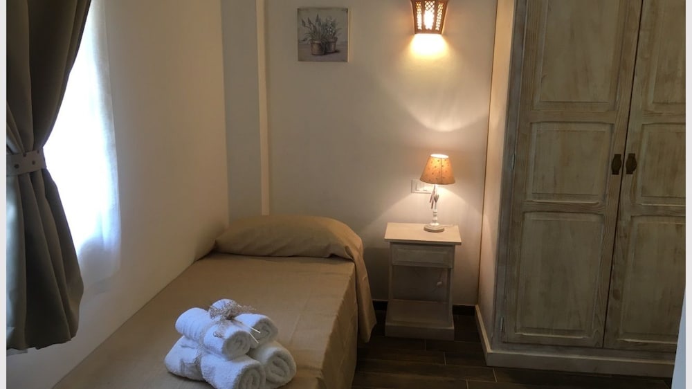 Basic Twin Room, 2 Twin Beds, Ensuite, Mountain View