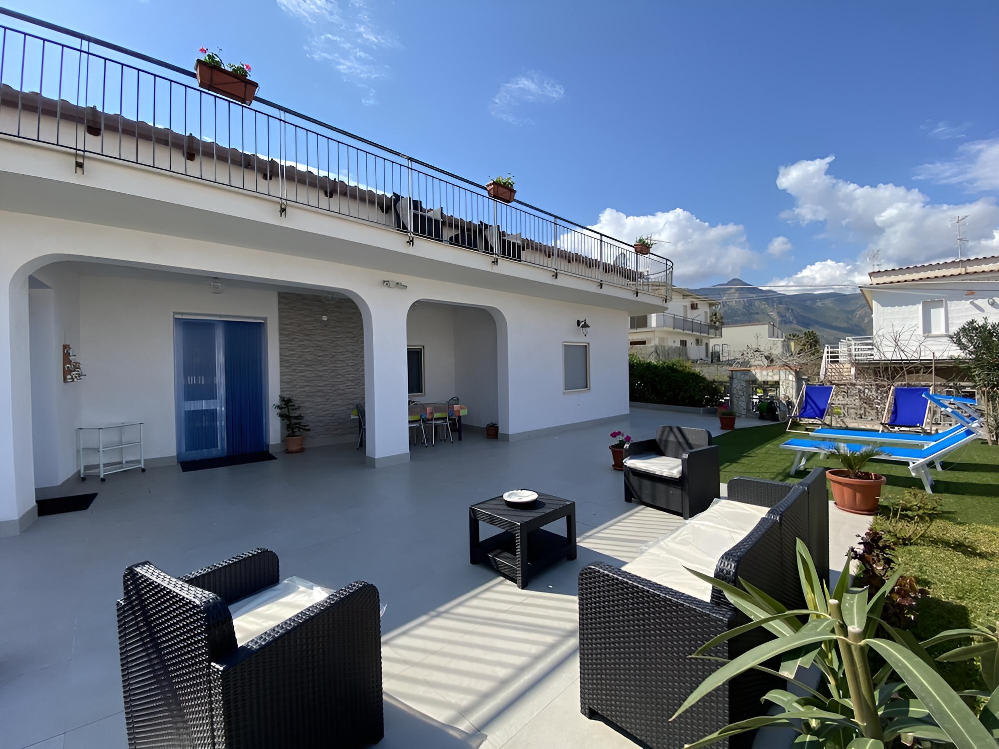 Villa, Smoking photo 3