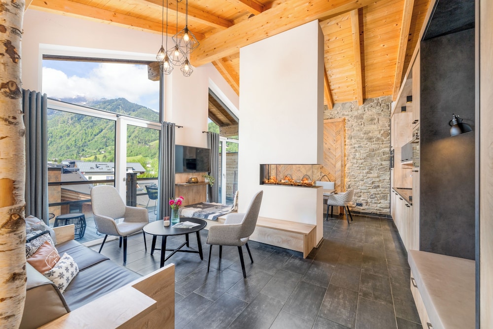 Deluxe Penthouse, 3 Bedrooms, Sauna photo 1