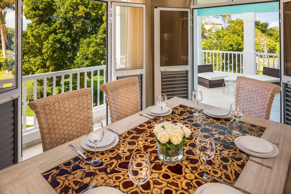Elite Condo, 2 Bedrooms, Pool View photo 2