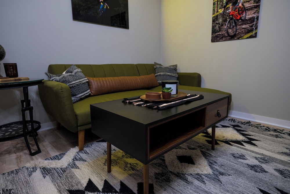 #8, Boujee Bike Suite photo 2