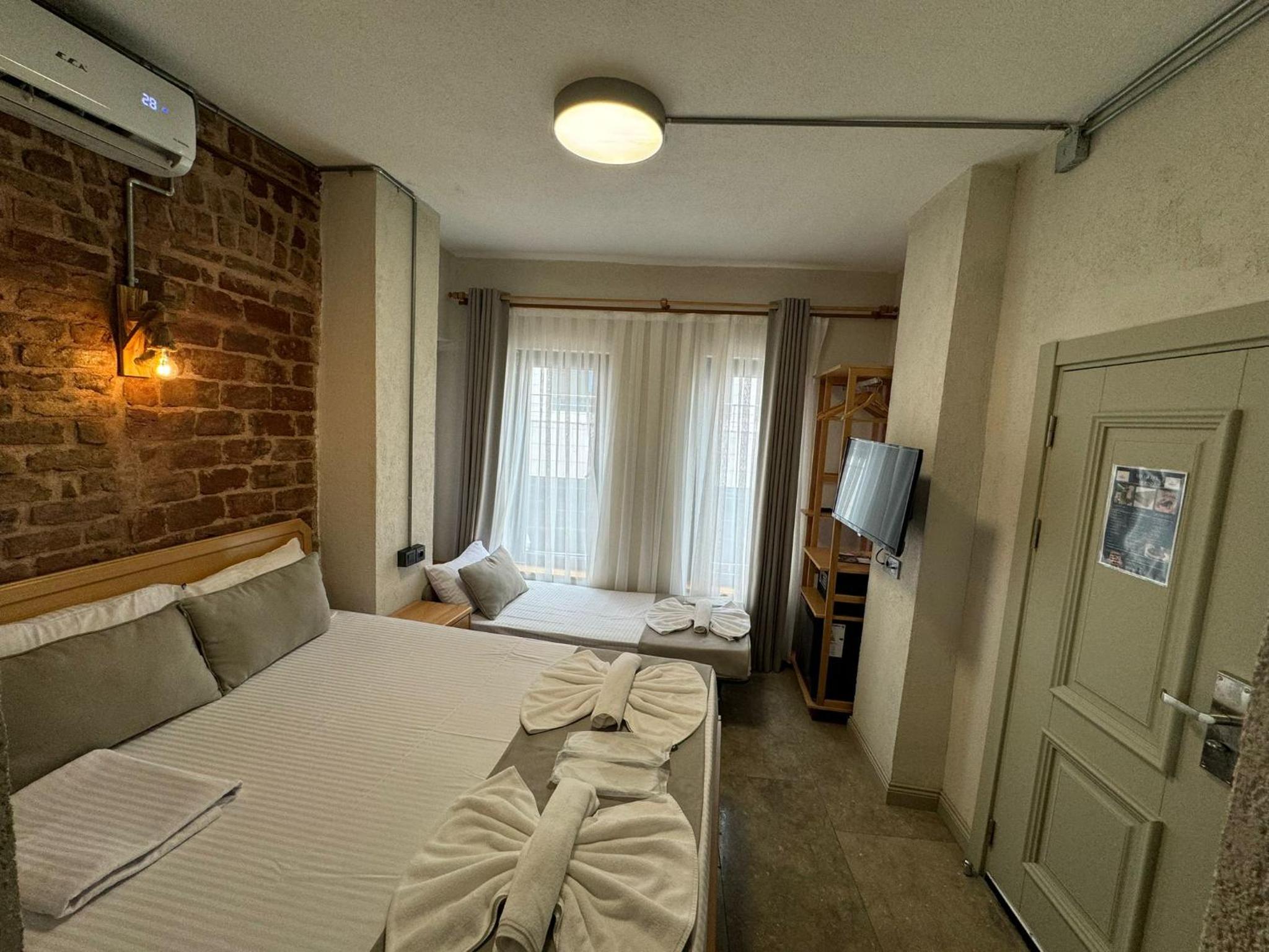 Deluxe Family Suite photo 3