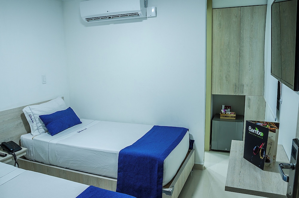 Standard Twin Room, 2 Twin Beds, Ensuite photo 2