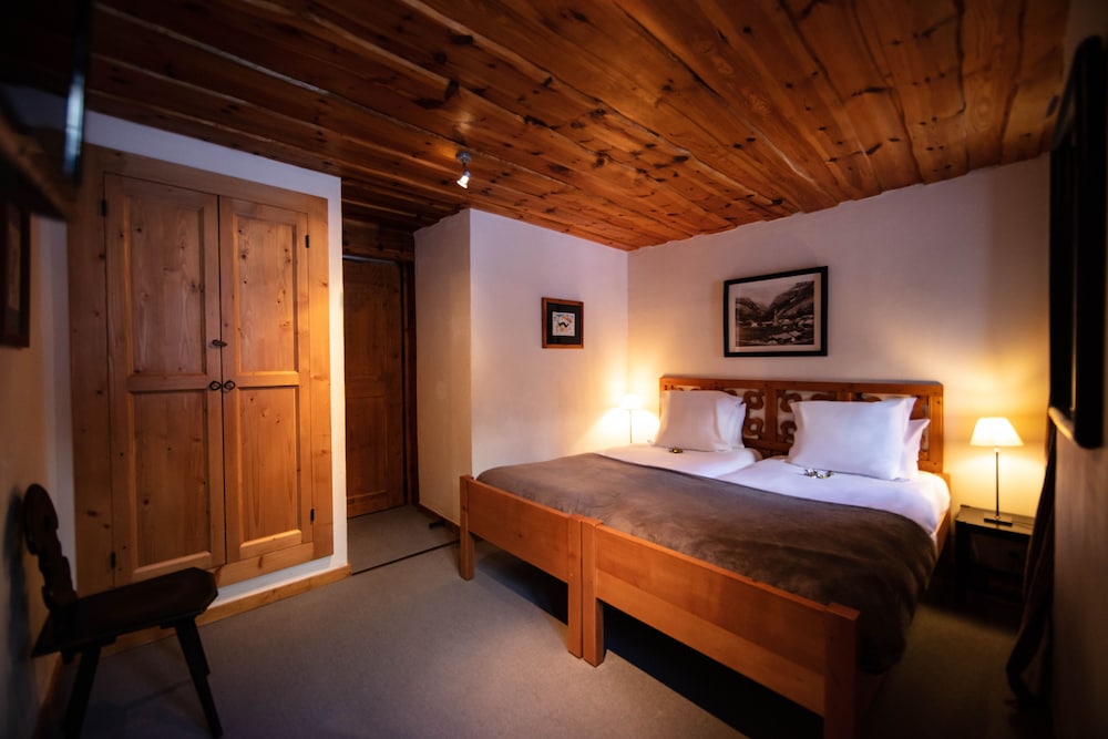Double Room Bath North