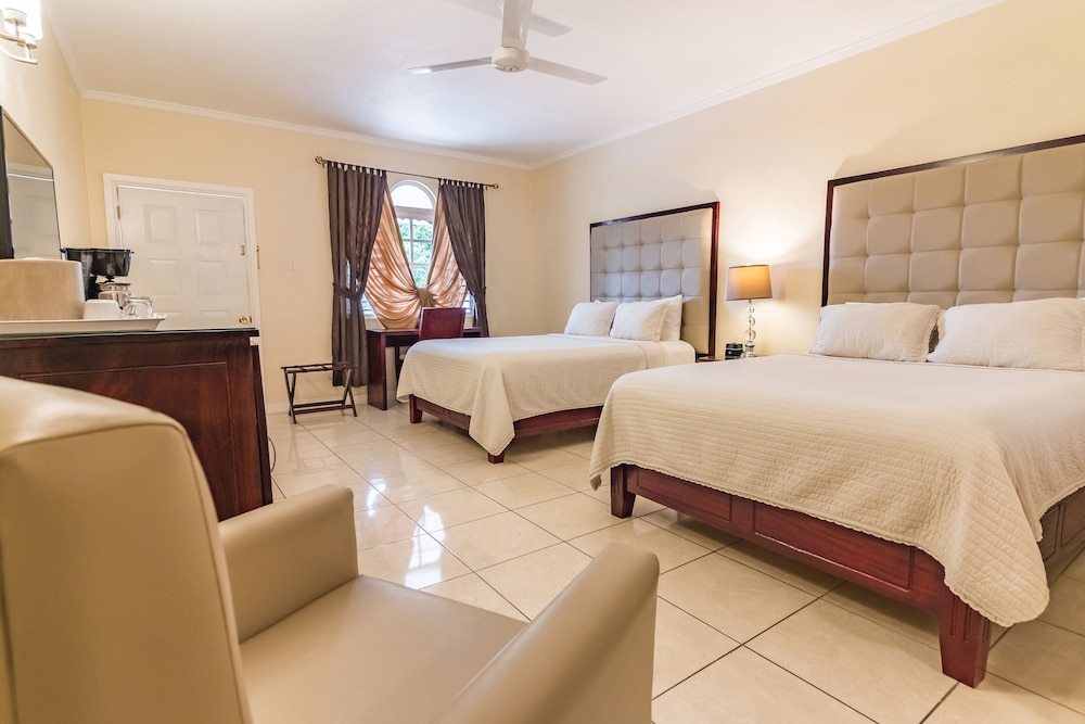 Deluxe Room (2 Queen Beds) - Photo 3