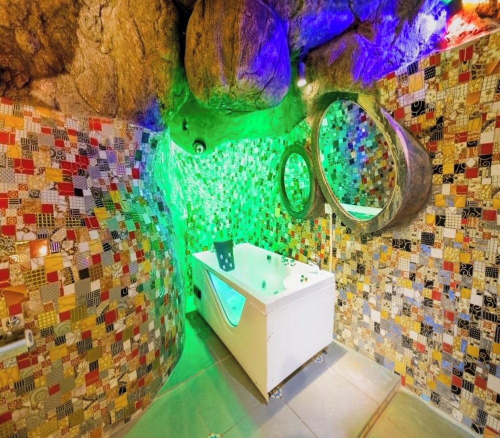Traditional Villa, 1 King Bed, Bathtub, Park View