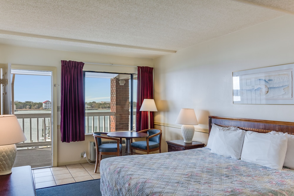 Basic Single Room, 1 King Bed, Harbor View photo 2