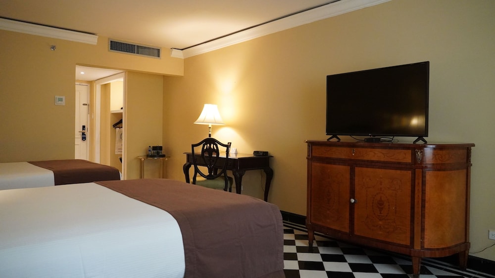 Standard Double Room, 2 Queen Beds - Photo 2