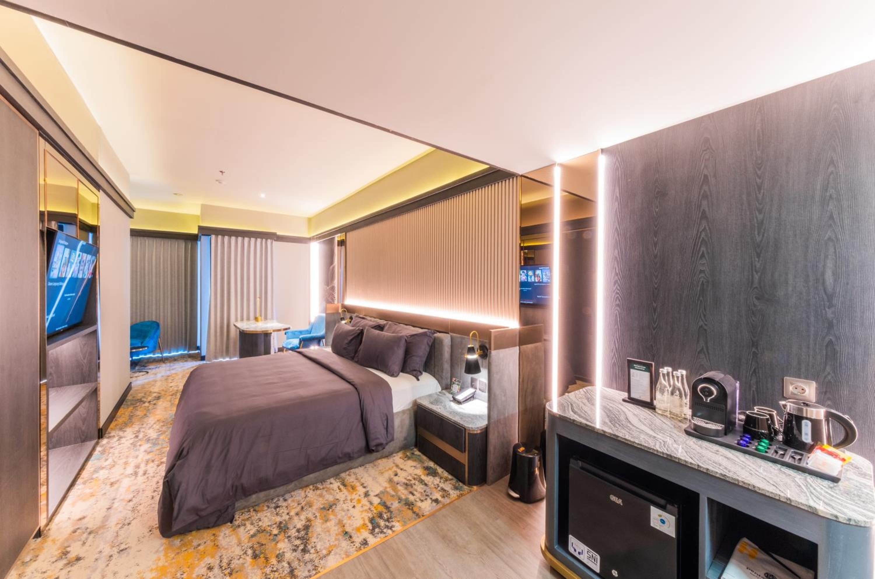 Suite - Photo 12
