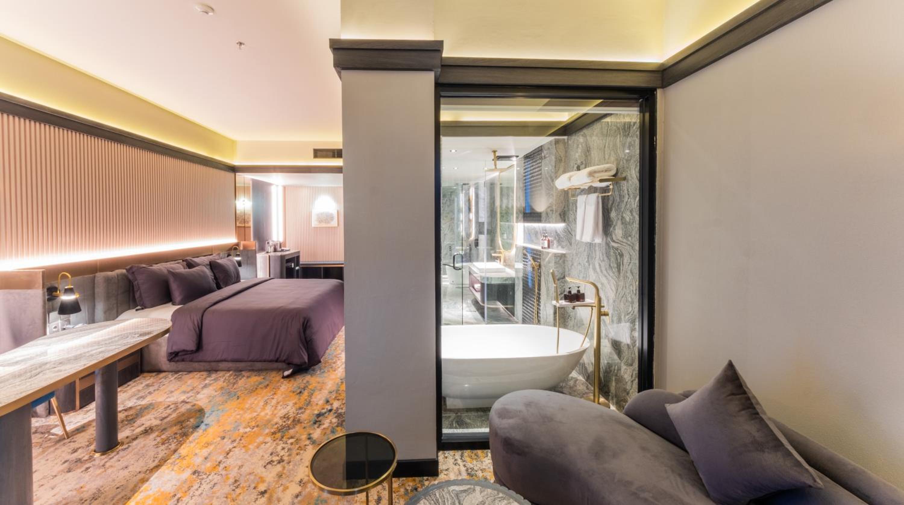 Suite - Photo 20