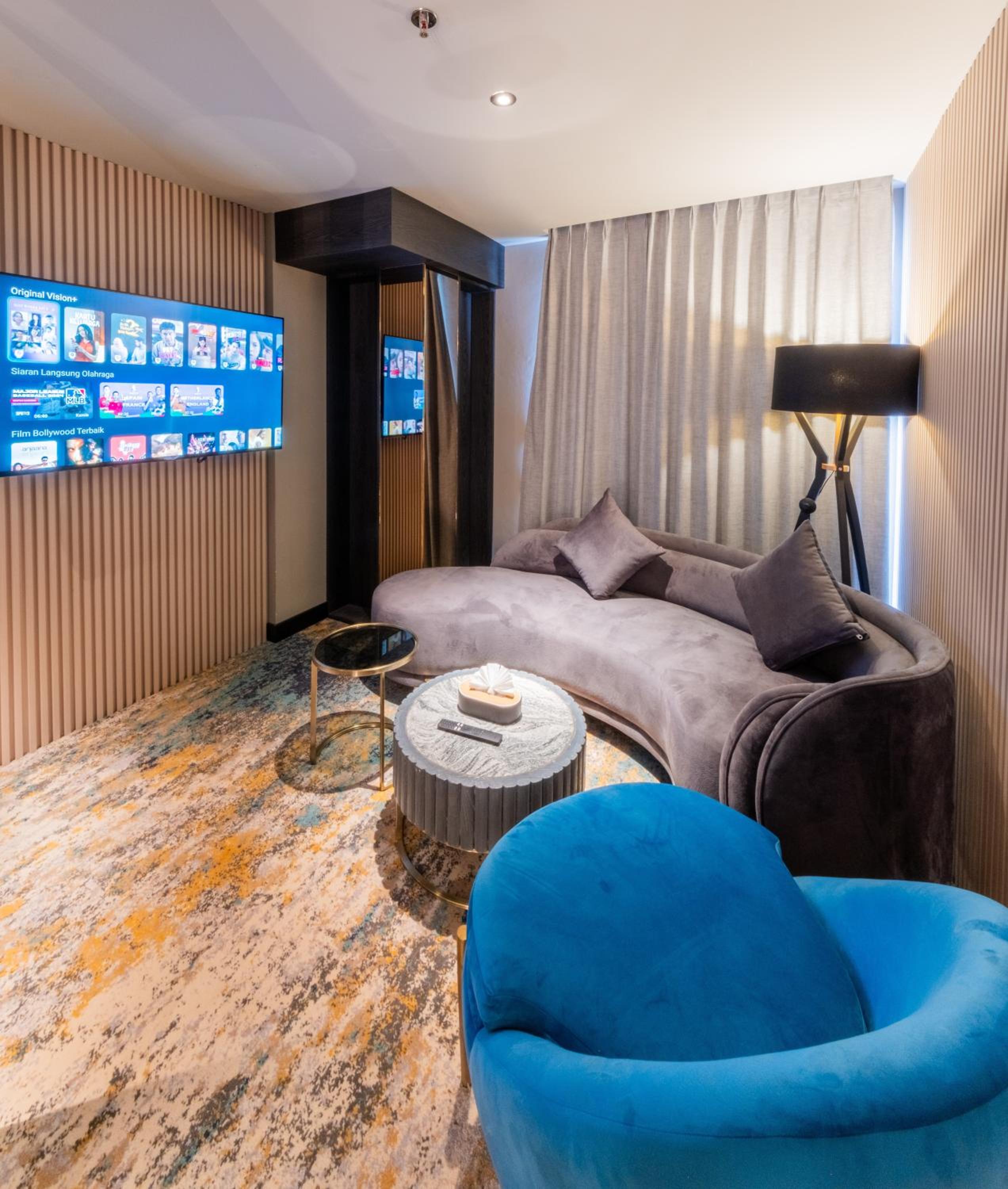 Suite - Photo 14