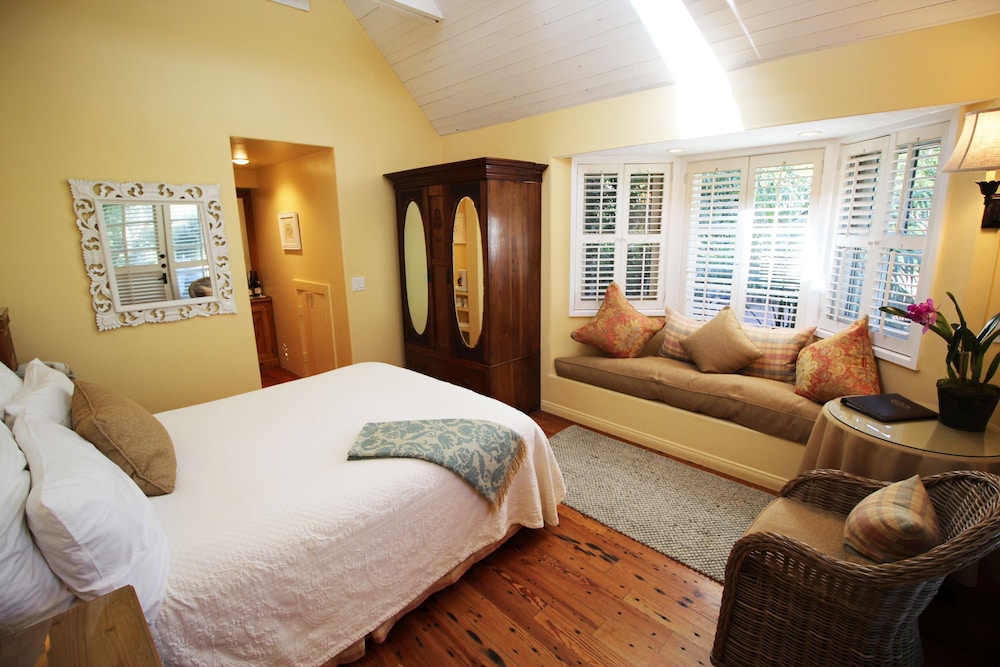 Luxury Bungalow, 1 Queen Bed, Patio, Garden Area (The Garden Room) - Photo 9