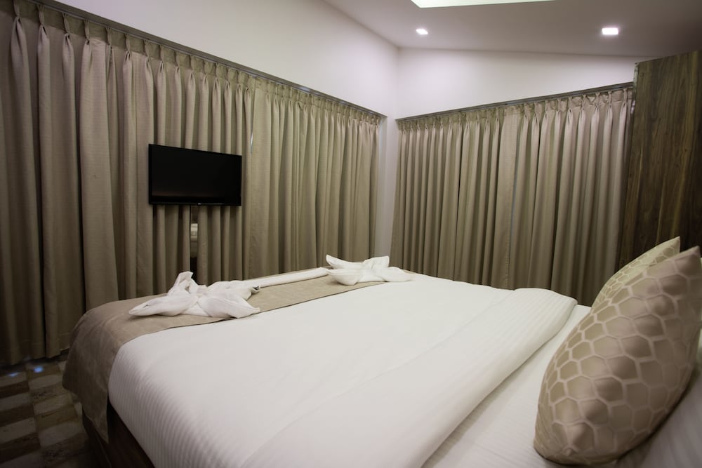 Luxury Room - Photo 16
