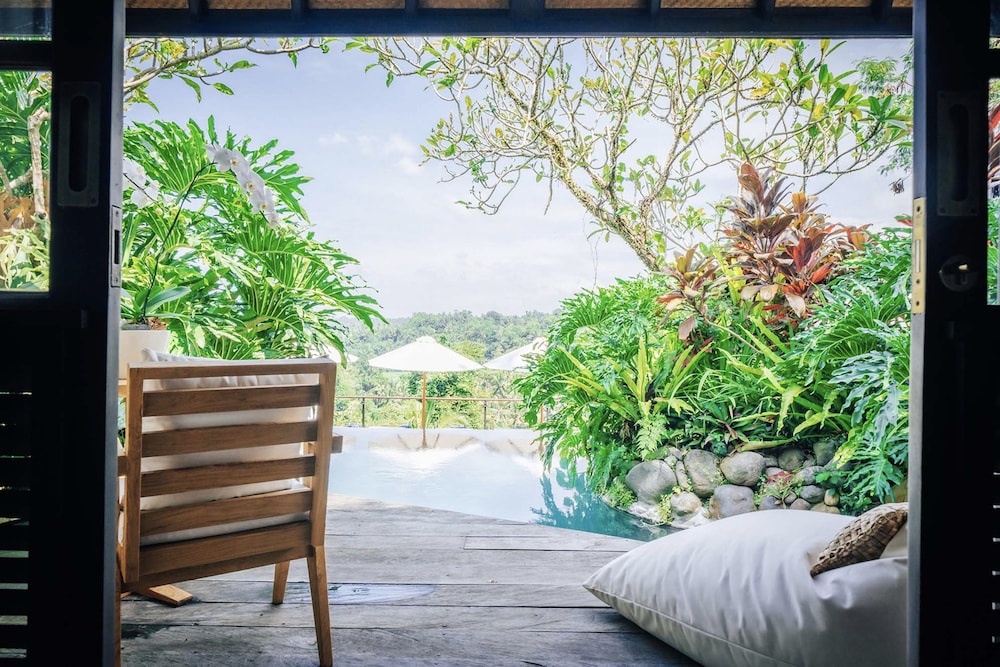 AKASA - Suite Pool Access - Photo 6