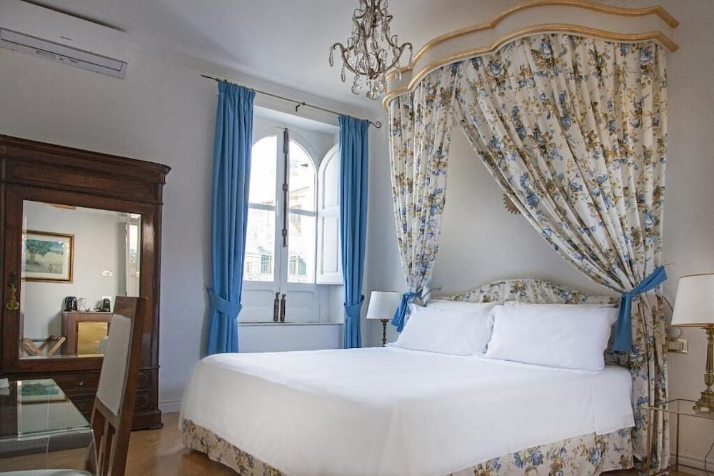 Deluxe Room - Photo 1