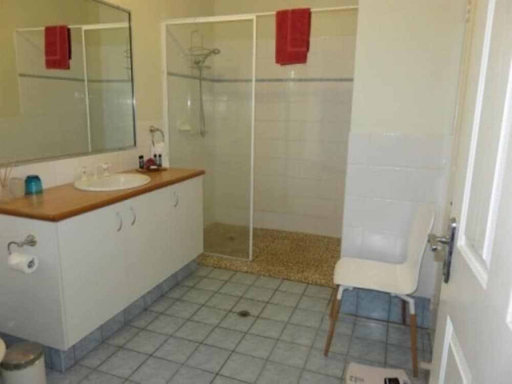 Standard Room, Non Smoking, Kitchen (Queen Standard) photo 3