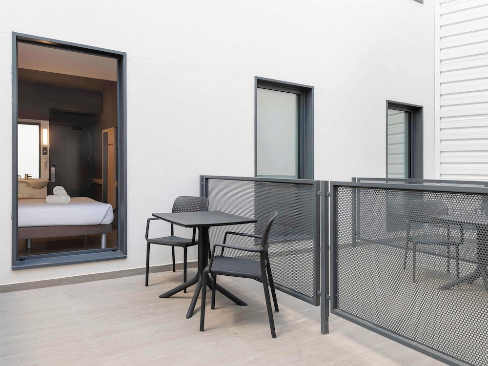 Standard Room, 1 Double Bed, Patio - Photo 3