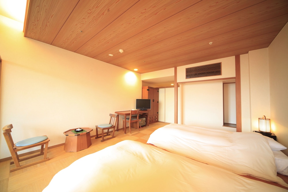 Triple Room with Private Bathroom photo 2
