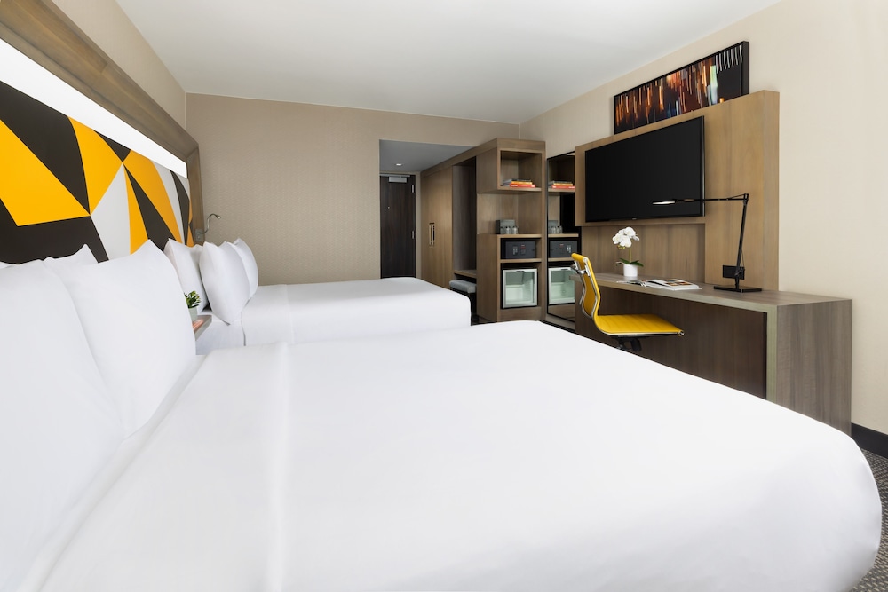 Superior Room, 2 Double Beds (Hudson River View)