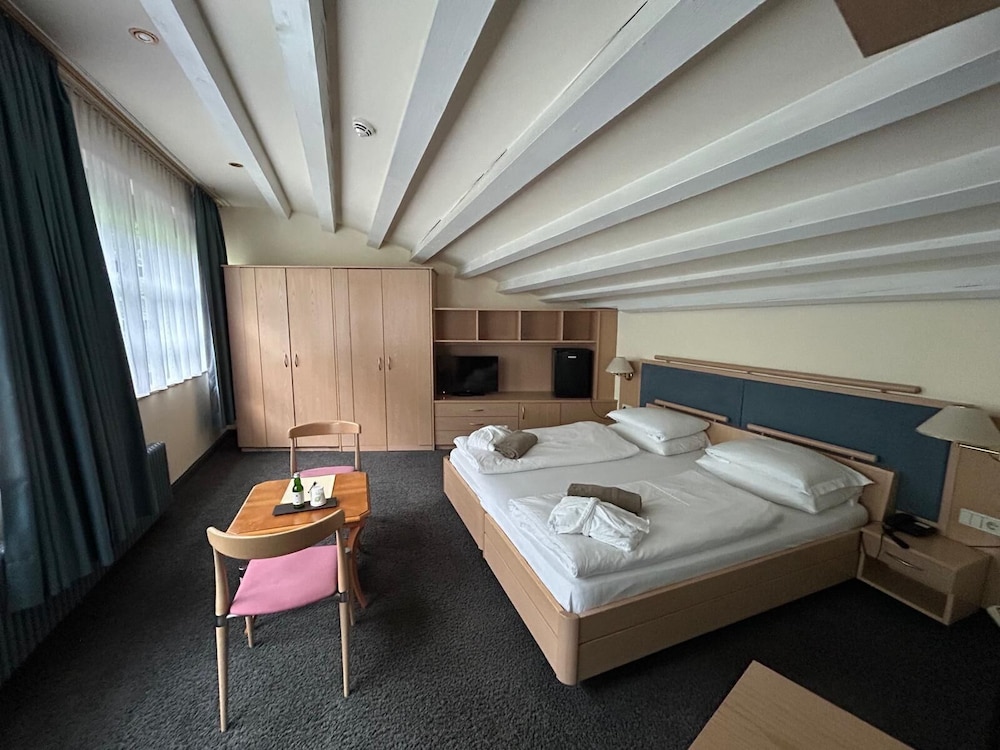 Economy Double Room photo 3