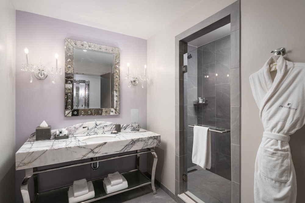 Room, 1 King Bed (Mobility Accessible, Roll-In Shower)